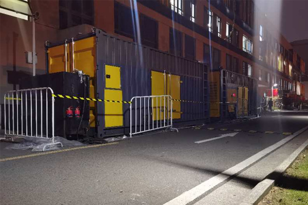 江城柴油发电机组的输出电压是如何调节的？