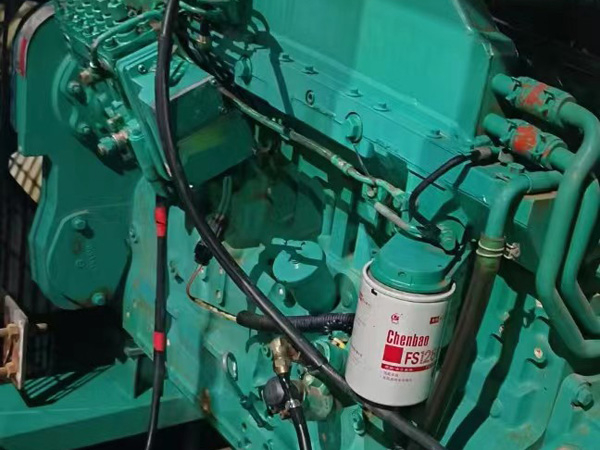 江城如何确定新的发电机组控制系统是否与原系统兼容？